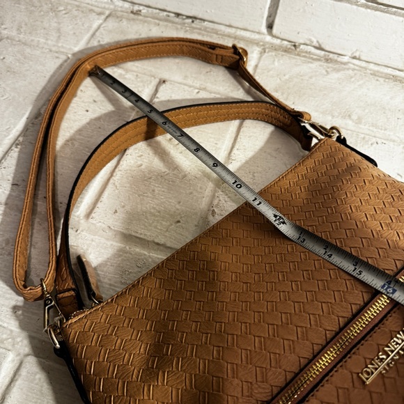 NWT Jones New York medium/large Purse in French Latte color - Picture 11 of 12